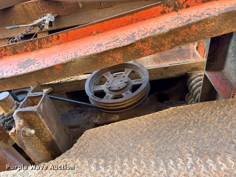 image for item DQ7460 1975 Universal   3042 jaw crusher