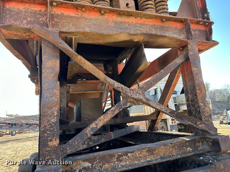 image for item DQ7460 1975 Universal   3042 jaw crusher
