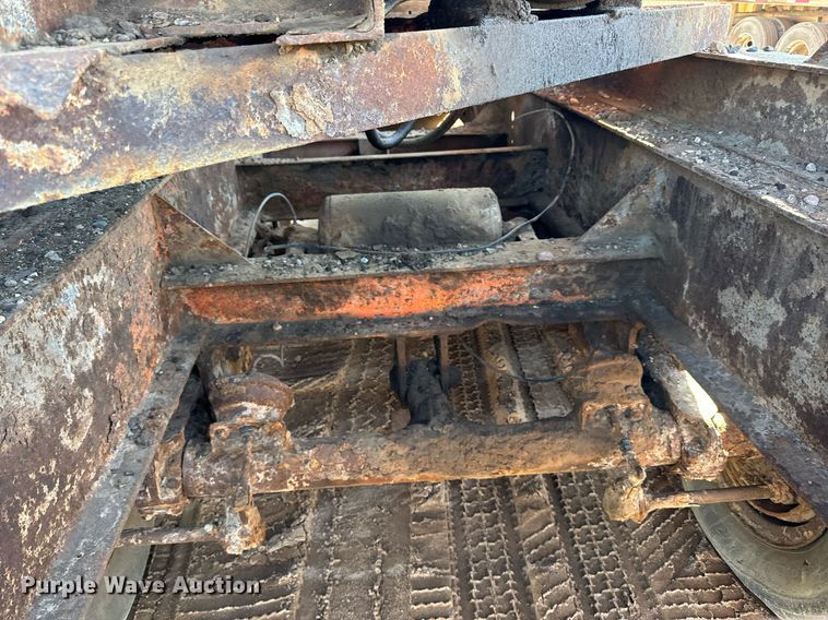 image for item DQ7460 1975 Universal   3042 jaw crusher