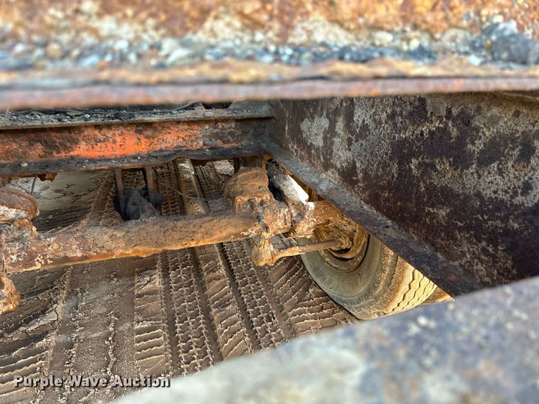 image for item DQ7460 1975 Universal   3042 jaw crusher