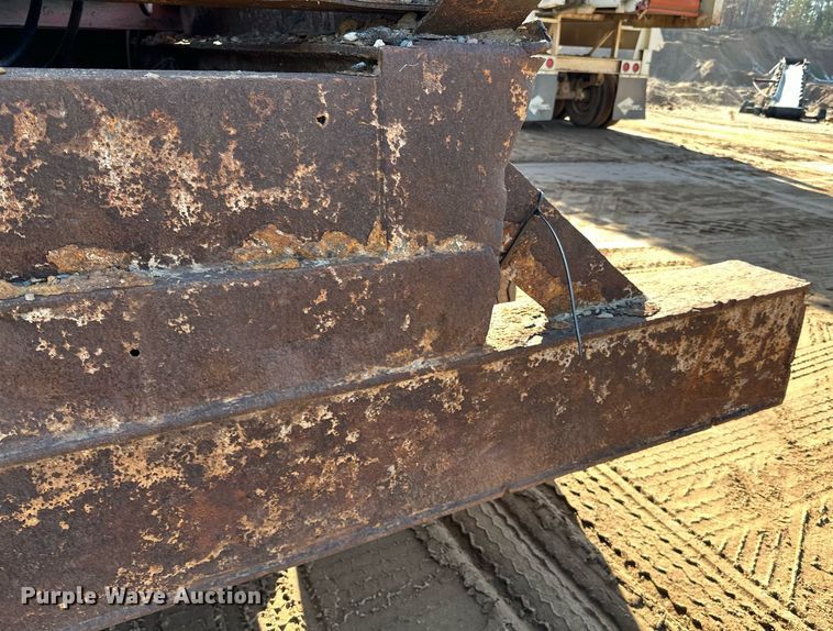 image for item DQ7460 1975 Universal   3042 jaw crusher