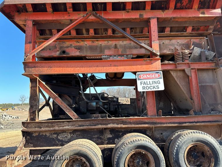 image for item DQ7460 1975 Universal   3042 jaw crusher