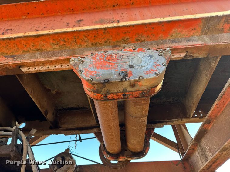 image for item DQ7460 1975 Universal   3042 jaw crusher