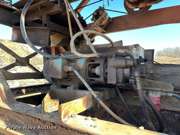 image for item DQ7460 1975 Universal   3042 jaw crusher