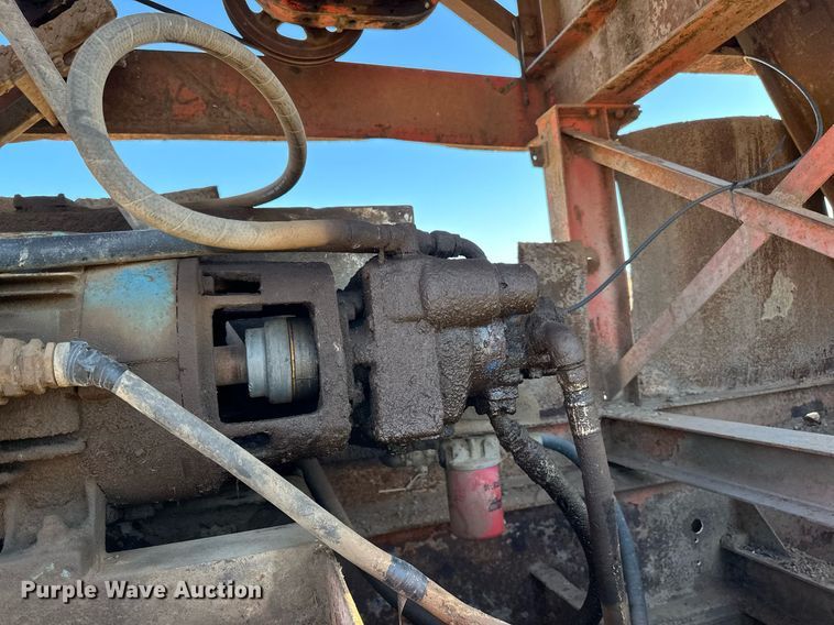 image for item DQ7460 1975 Universal   3042 jaw crusher