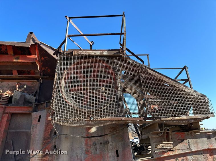 image for item DQ7460 1975 Universal   3042 jaw crusher