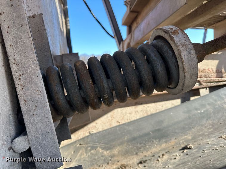 image for item DQ7460 1975 Universal   3042 jaw crusher