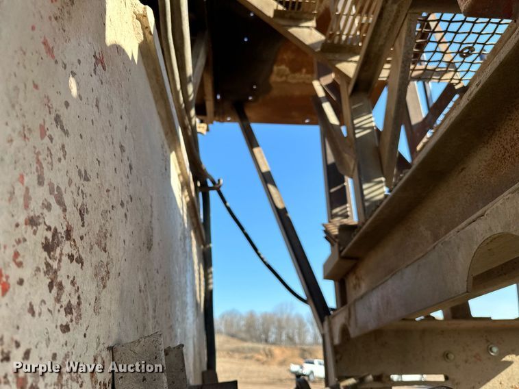 image for item DQ7460 1975 Universal   3042 jaw crusher