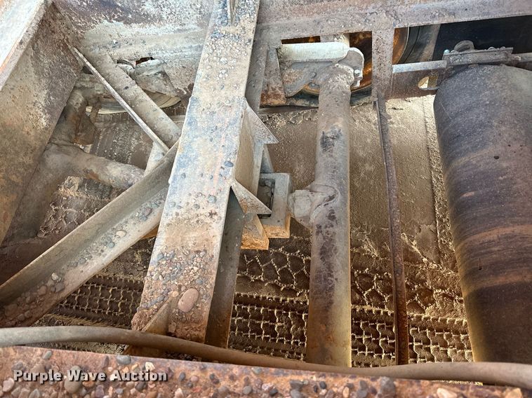 image for item DQ7460 1975 Universal   3042 jaw crusher