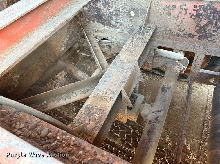 image for item DQ7460 1975 Universal   3042 jaw crusher