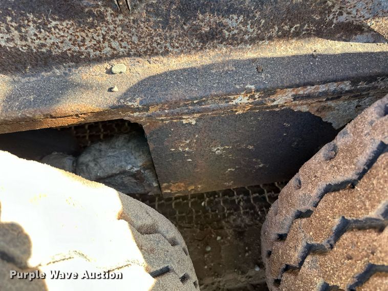 image for item DQ7460 1975 Universal   3042 jaw crusher