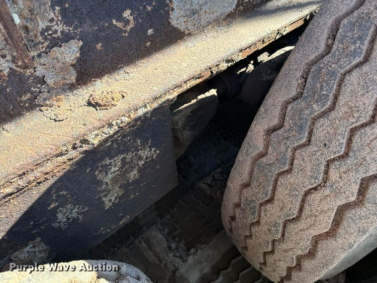 image for item DQ7460 1975 Universal   3042 jaw crusher