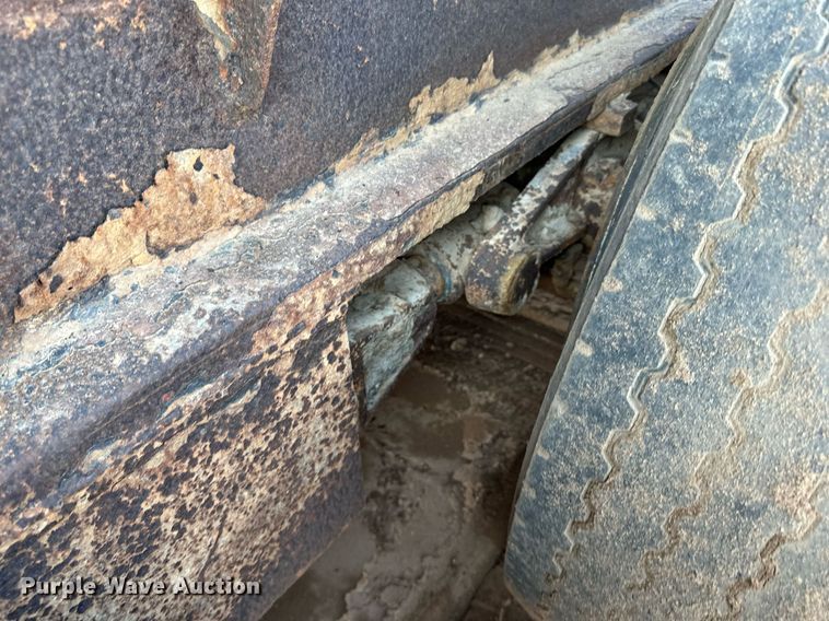 image for item DQ7460 1975 Universal   3042 jaw crusher