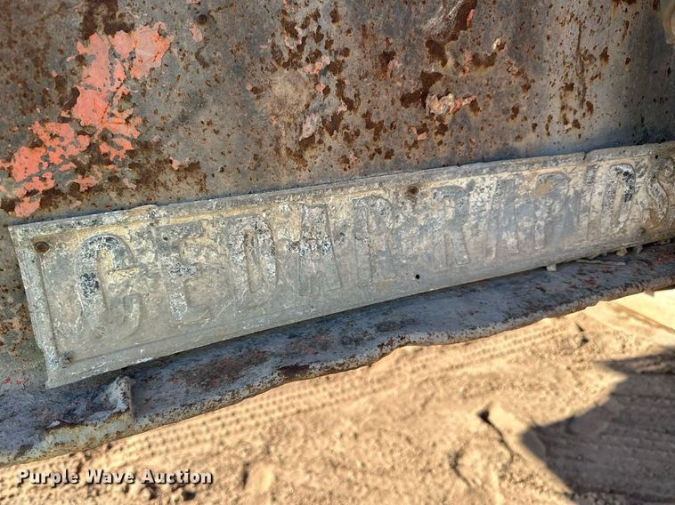 image for item DQ7460 1975 Universal   3042 jaw crusher