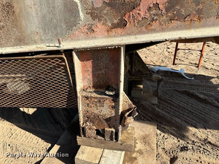 image for item DQ7460 1975 Universal   3042 jaw crusher