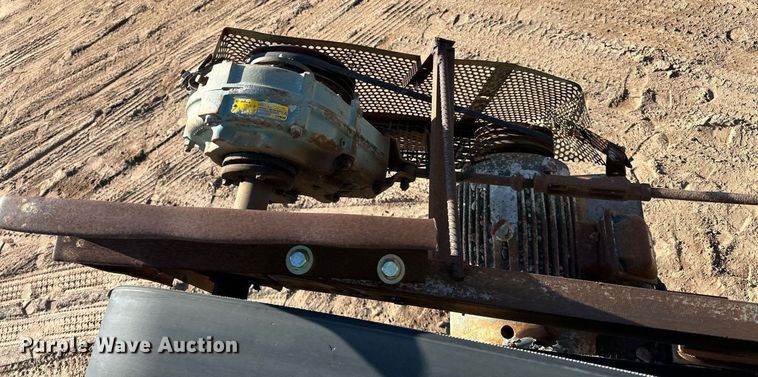 image for item DQ7460 1975 Universal   3042 jaw crusher