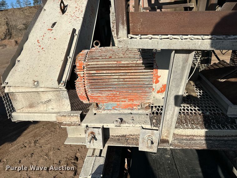 image for item DQ7460 1975 Universal   3042 jaw crusher