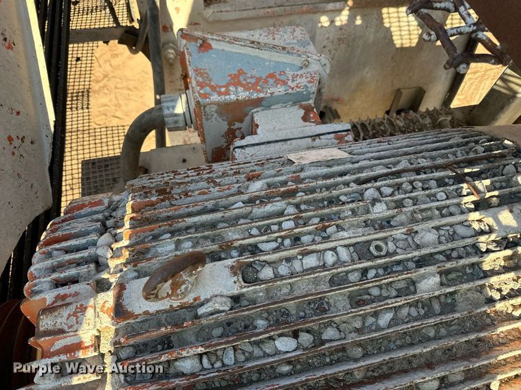 image for item DQ7460 1975 Universal   3042 jaw crusher