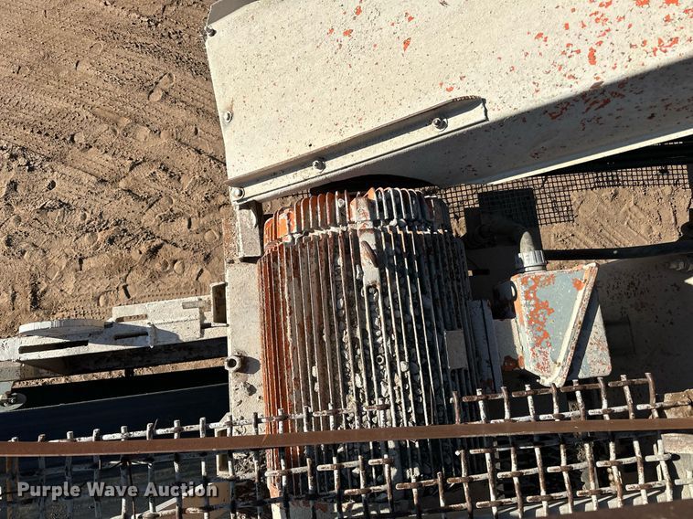 image for item DQ7460 1975 Universal   3042 jaw crusher