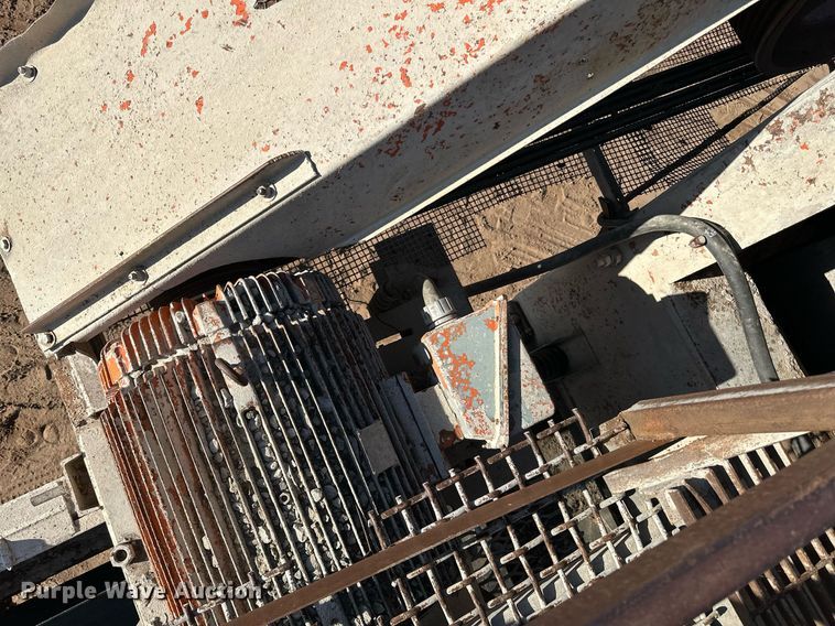 image for item DQ7460 1975 Universal   3042 jaw crusher