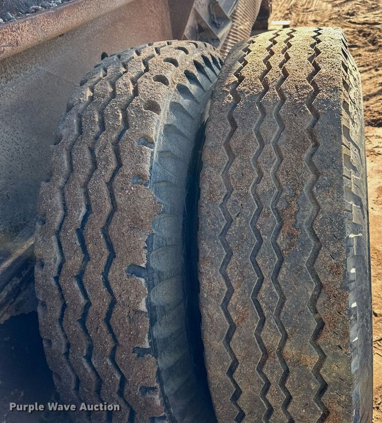 image for item DQ7460 1975 Universal   3042 jaw crusher