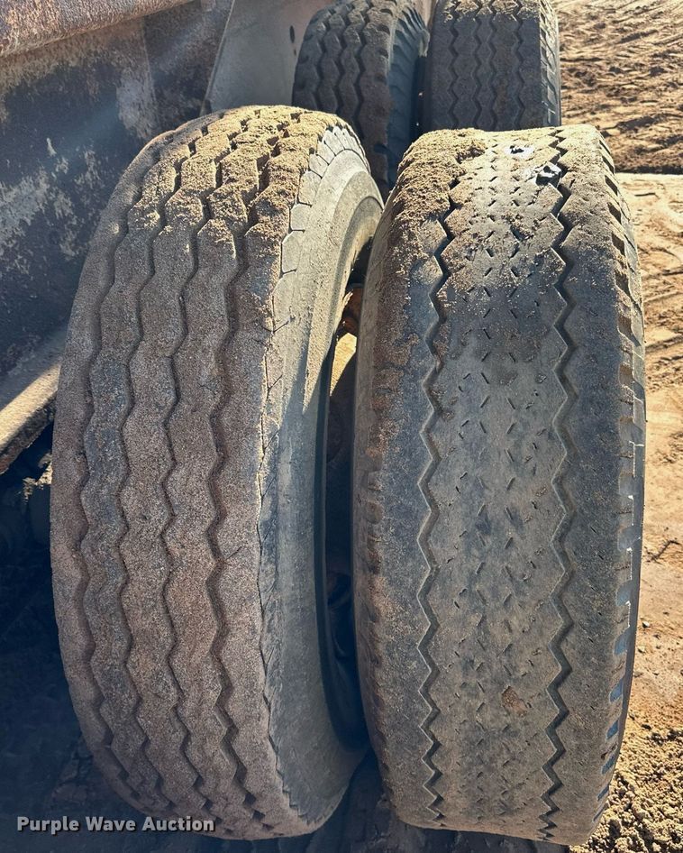 image for item DQ7460 1975 Universal   3042 jaw crusher