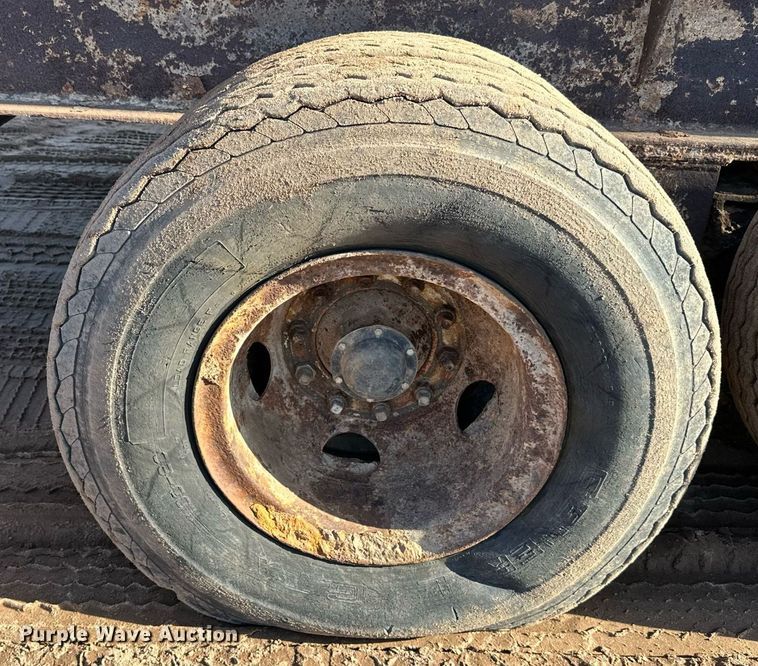 image for item DQ7460 1975 Universal   3042 jaw crusher