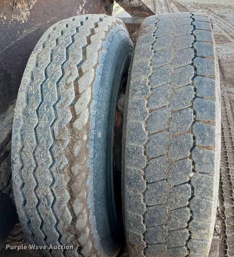 image for item DQ7460 1975 Universal   3042 jaw crusher