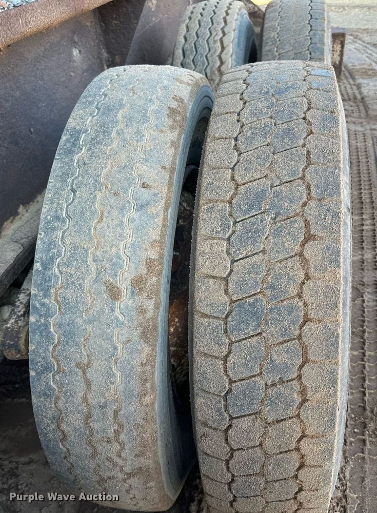 image for item DQ7460 1975 Universal   3042 jaw crusher