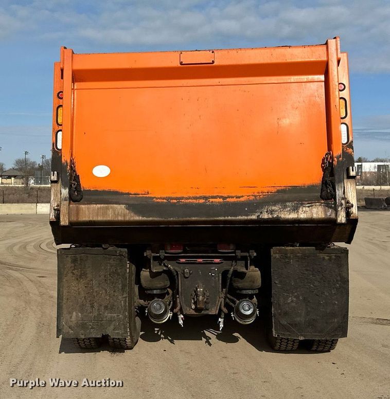 image for item DR4252 2018 Kenworth T880 dump truck