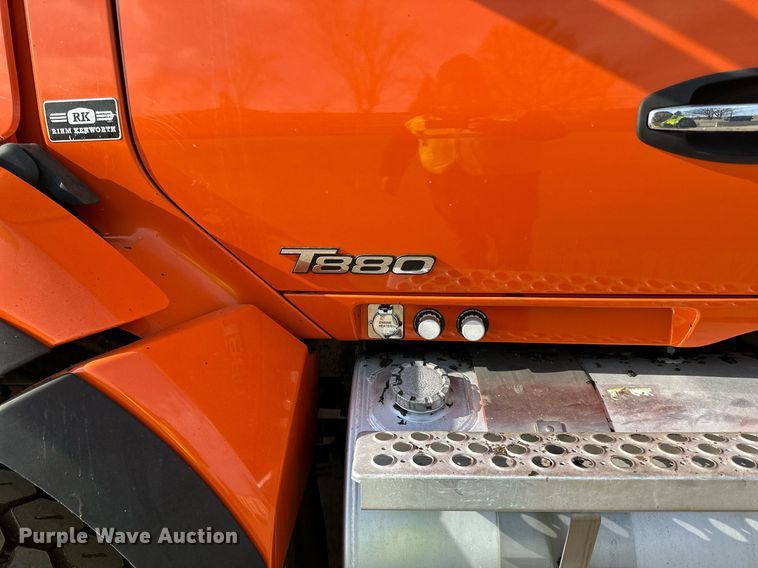 image for item DR4252 2018 Kenworth T880 dump truck