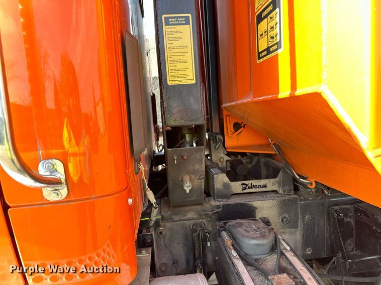 image for item DR4252 2018 Kenworth T880 dump truck