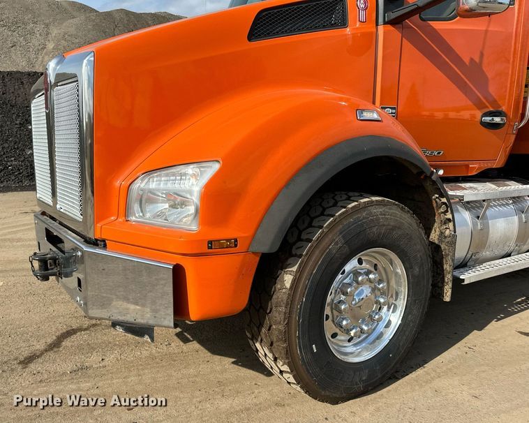 image for item DR4252 2018 Kenworth T880 dump truck