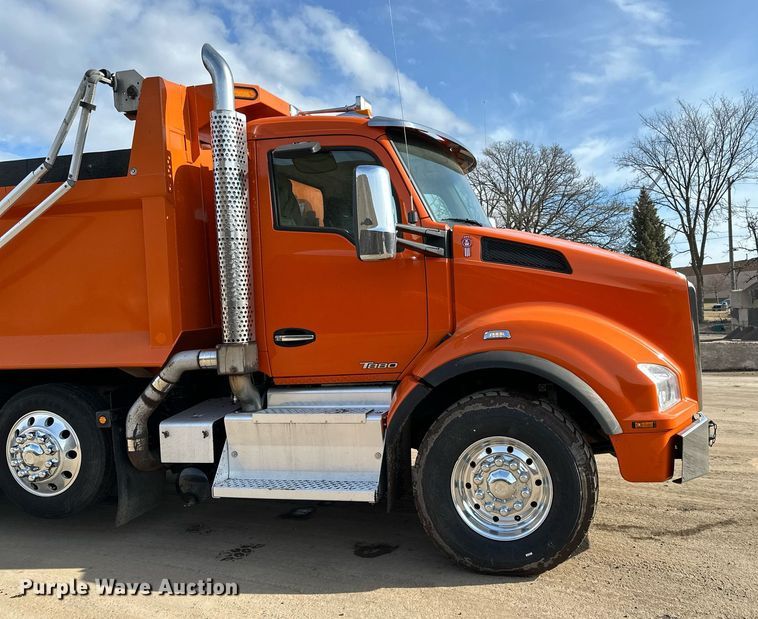 image for item DR4252 2018 Kenworth T880 dump truck