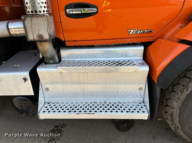 image for item DR4252 2018 Kenworth T880 dump truck