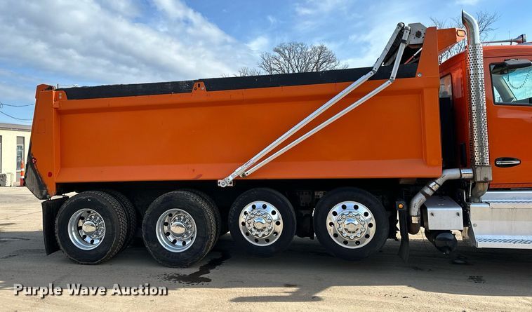 image for item DR4252 2018 Kenworth T880 dump truck