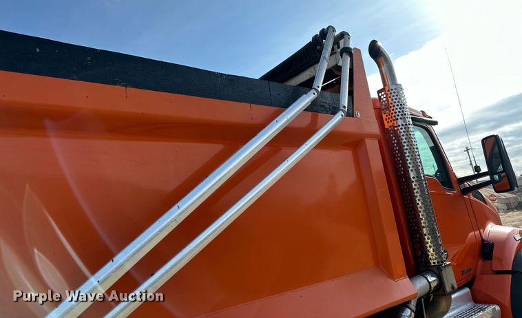image for item DR4252 2018 Kenworth T880 dump truck