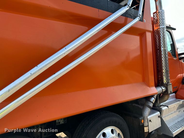 image for item DR4252 2018 Kenworth T880 dump truck