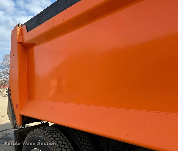 image for item DR4252 2018 Kenworth T880 dump truck