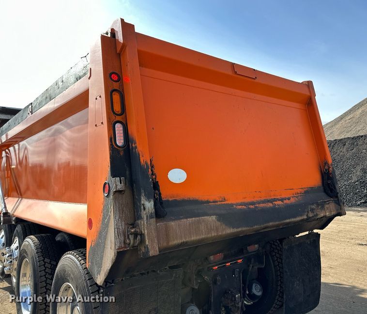 image for item DR4252 2018 Kenworth T880 dump truck