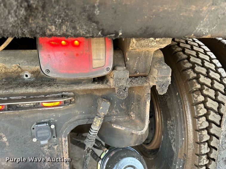 image for item DR4252 2018 Kenworth T880 dump truck