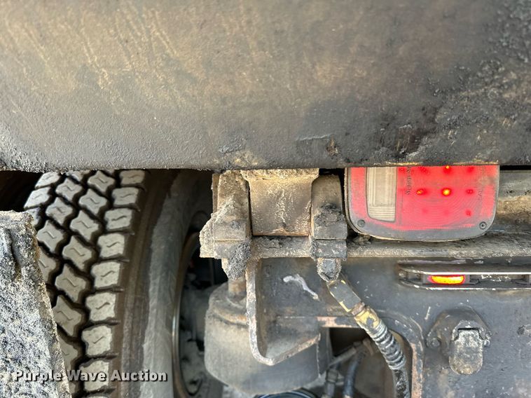 image for item DR4252 2018 Kenworth T880 dump truck