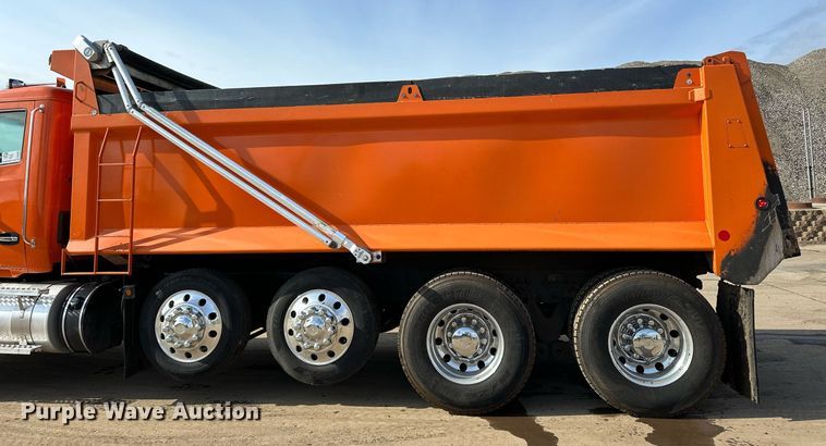 image for item DR4252 2018 Kenworth T880 dump truck