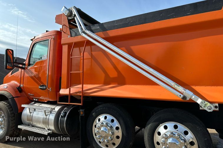 image for item DR4252 2018 Kenworth T880 dump truck