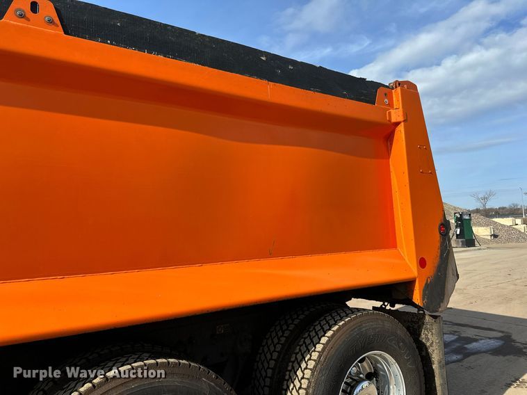 image for item DR4252 2018 Kenworth T880 dump truck