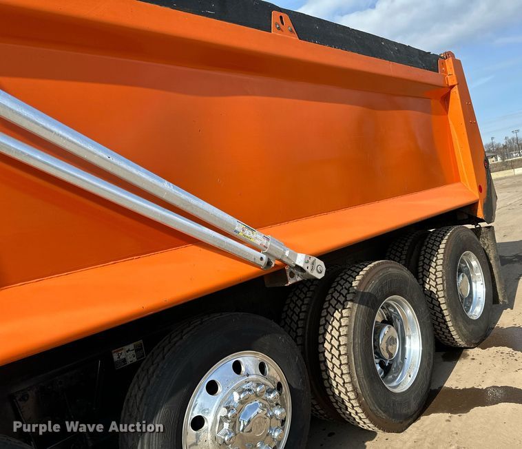 image for item DR4252 2018 Kenworth T880 dump truck