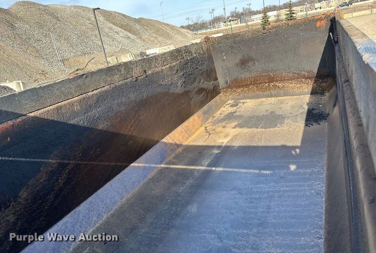 image for item DR4252 2018 Kenworth T880 dump truck