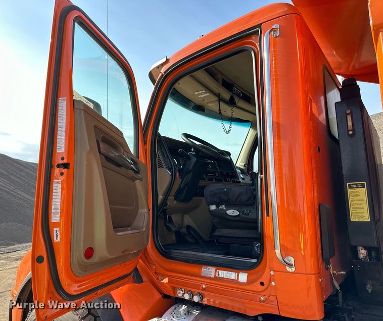 image for item DR4252 2018 Kenworth T880 dump truck