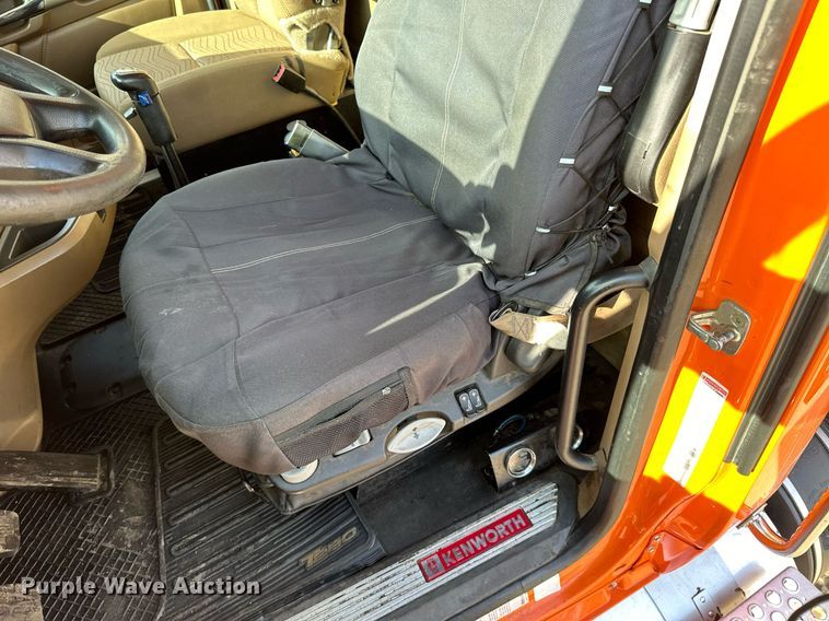 image for item DR4252 2018 Kenworth T880 dump truck