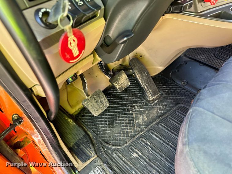 image for item DR4252 2018 Kenworth T880 dump truck